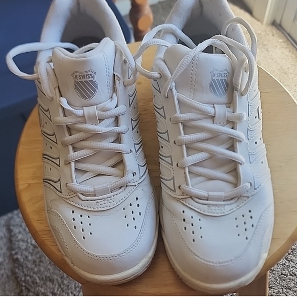 K-Swiss Tennis shoes - Picture 2 of 6